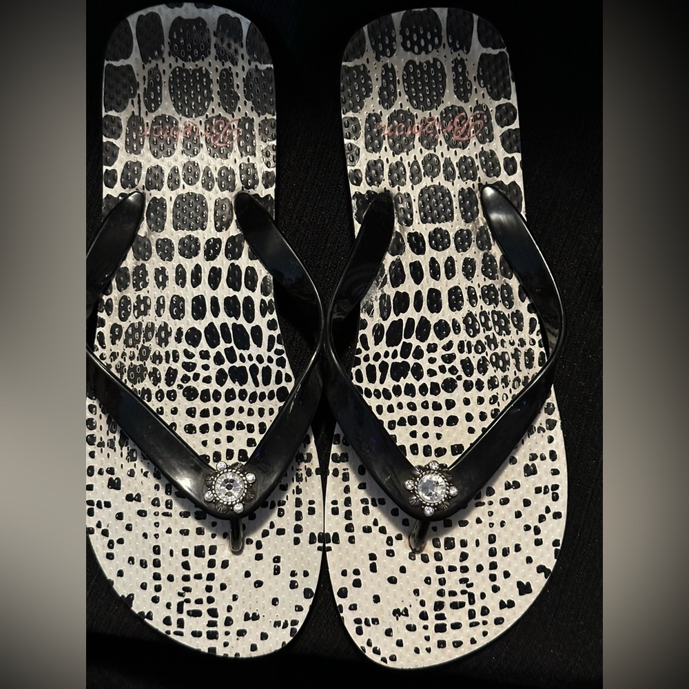 Brighton Black & Cream Rhinestone Animal Print Flip Flops 9-10 - Picture 2 of 6